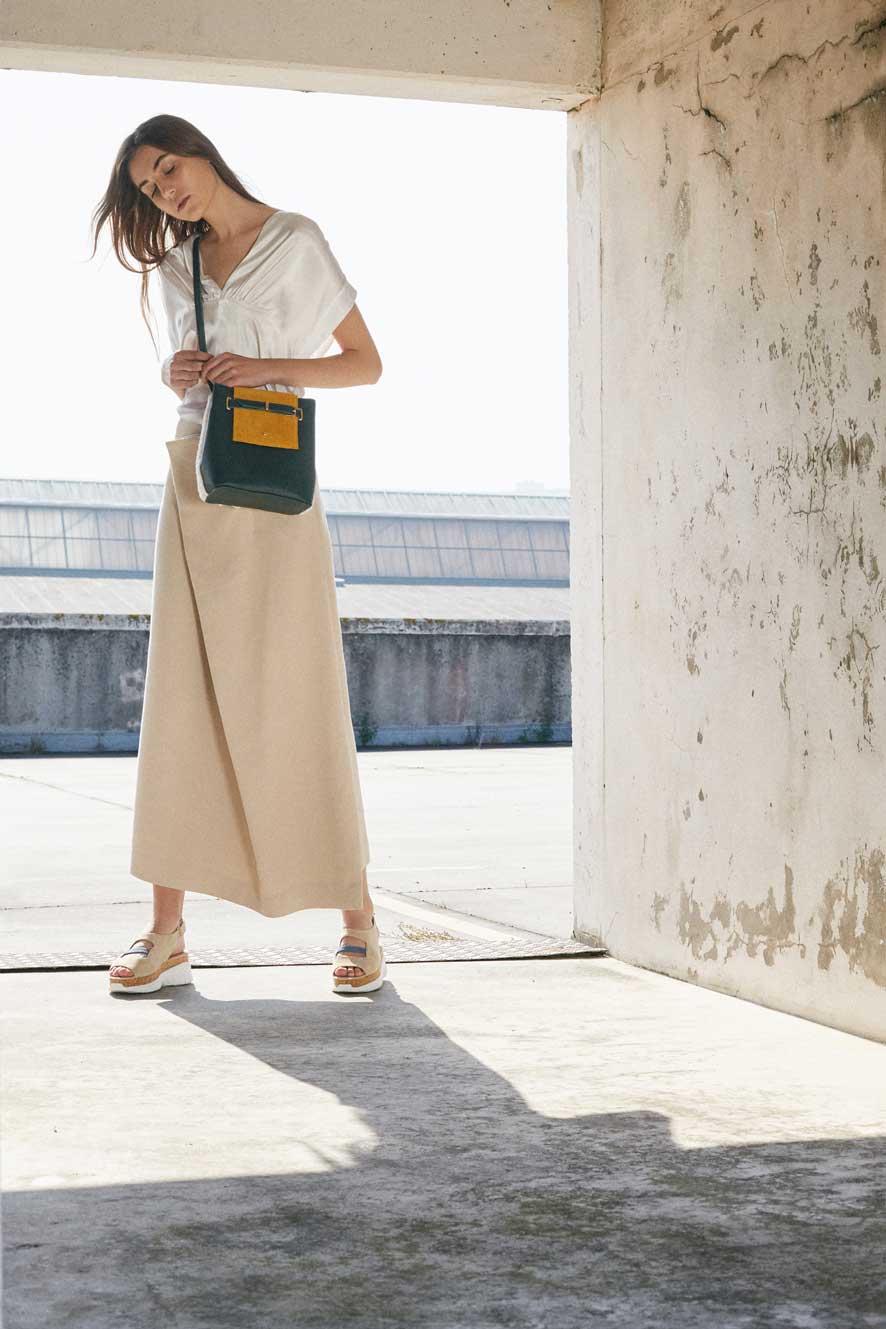 Crossbody Handbag | White Shearling and green leather – Maria Maleta