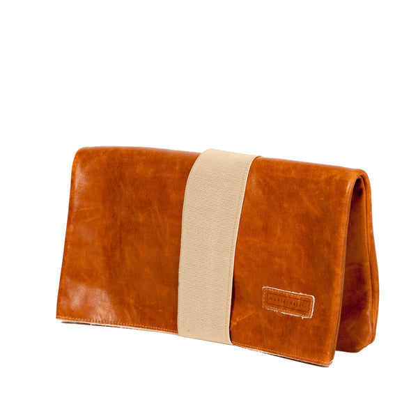 Clutch bag in camel leather mariamaleta